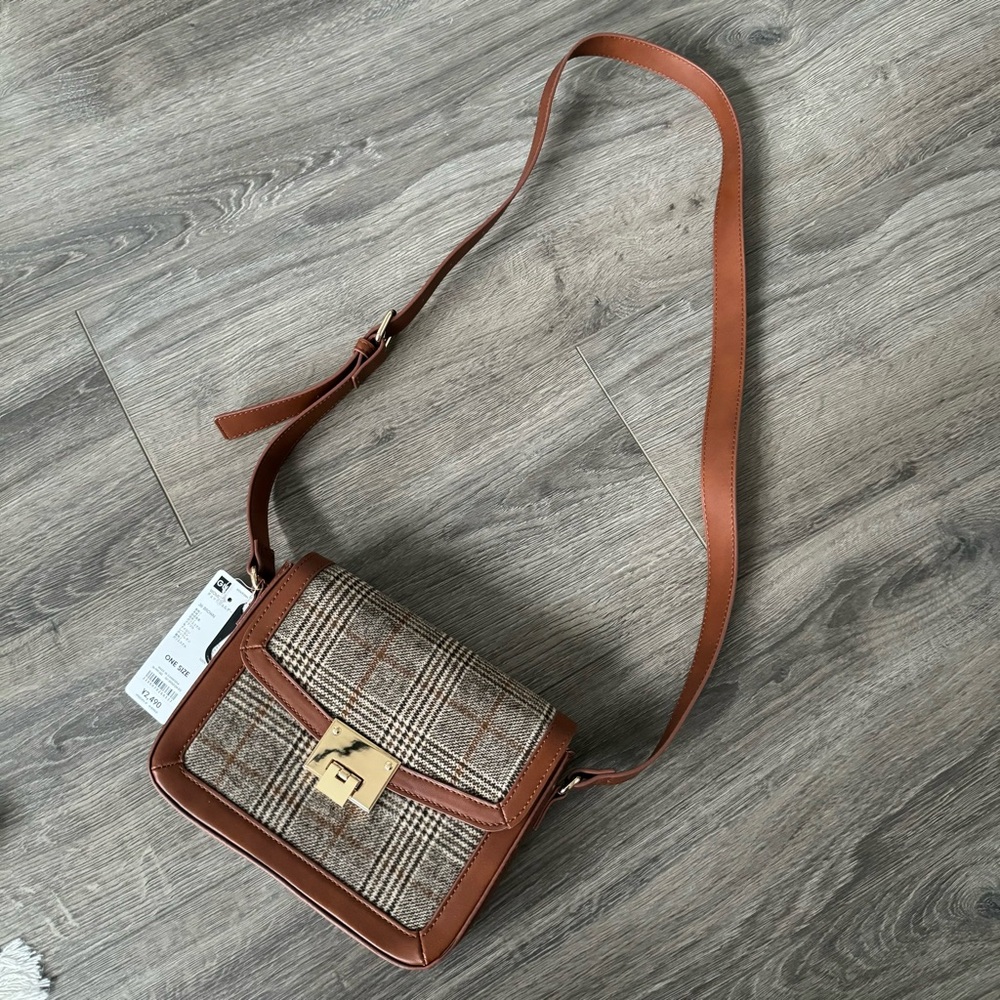 GU brown plaid crossbody bag